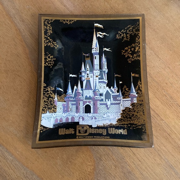 Vintage 1970s Walt Disney World Cinderella's Castle Souvenir Trinket Dish - Picture 1 of 7